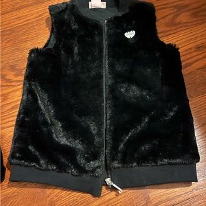 Black shiny faux fur Juicy vest, girls size 6